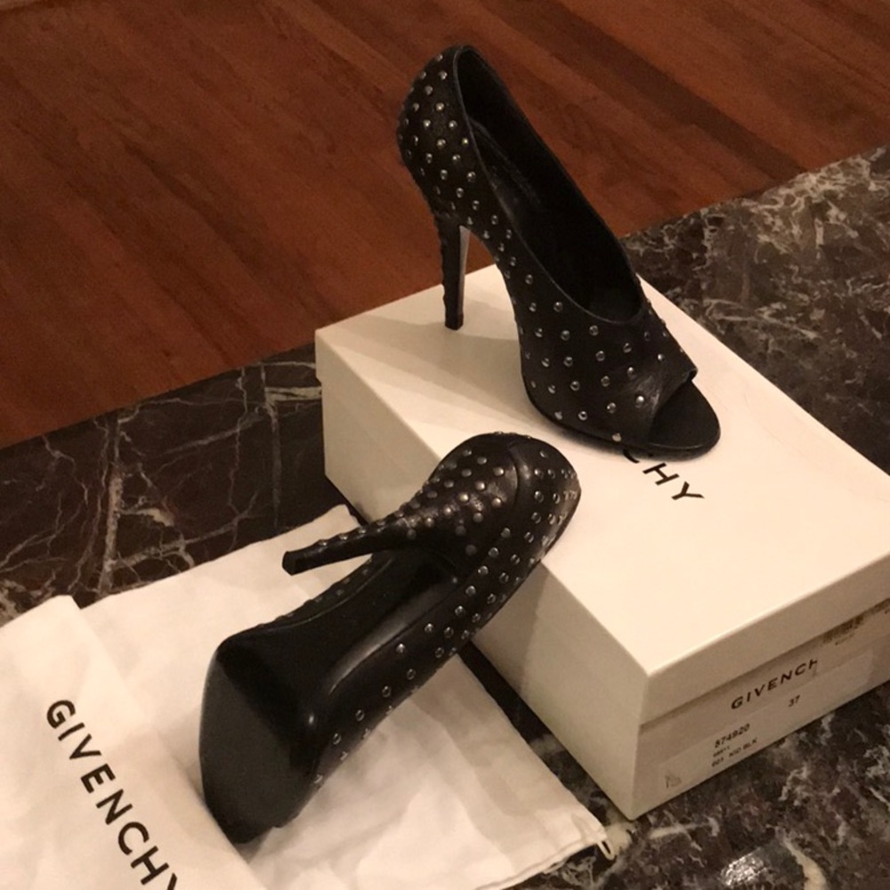 👑HOST PICK👑 Givenchy Kidskin Stilettos